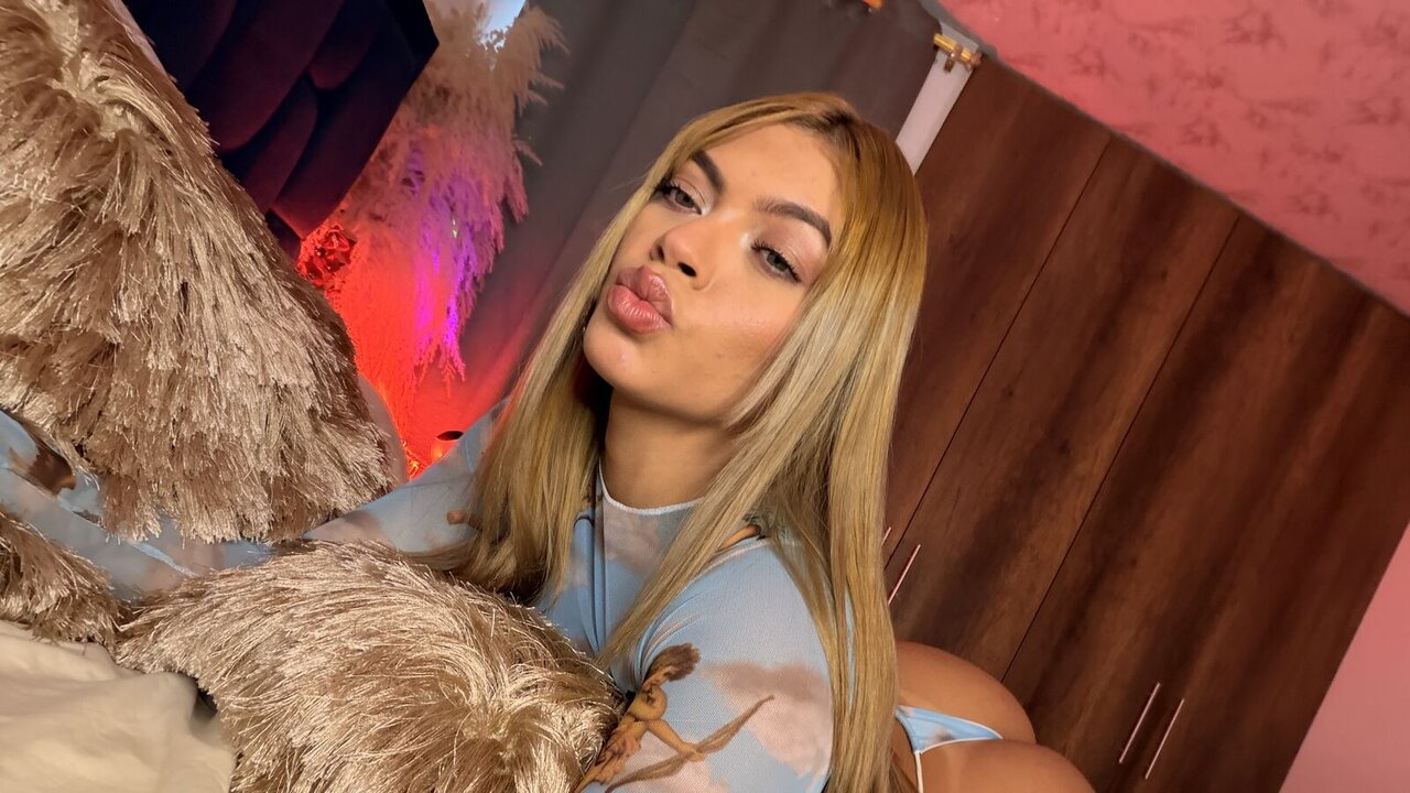 View AliceHazel Naked Private