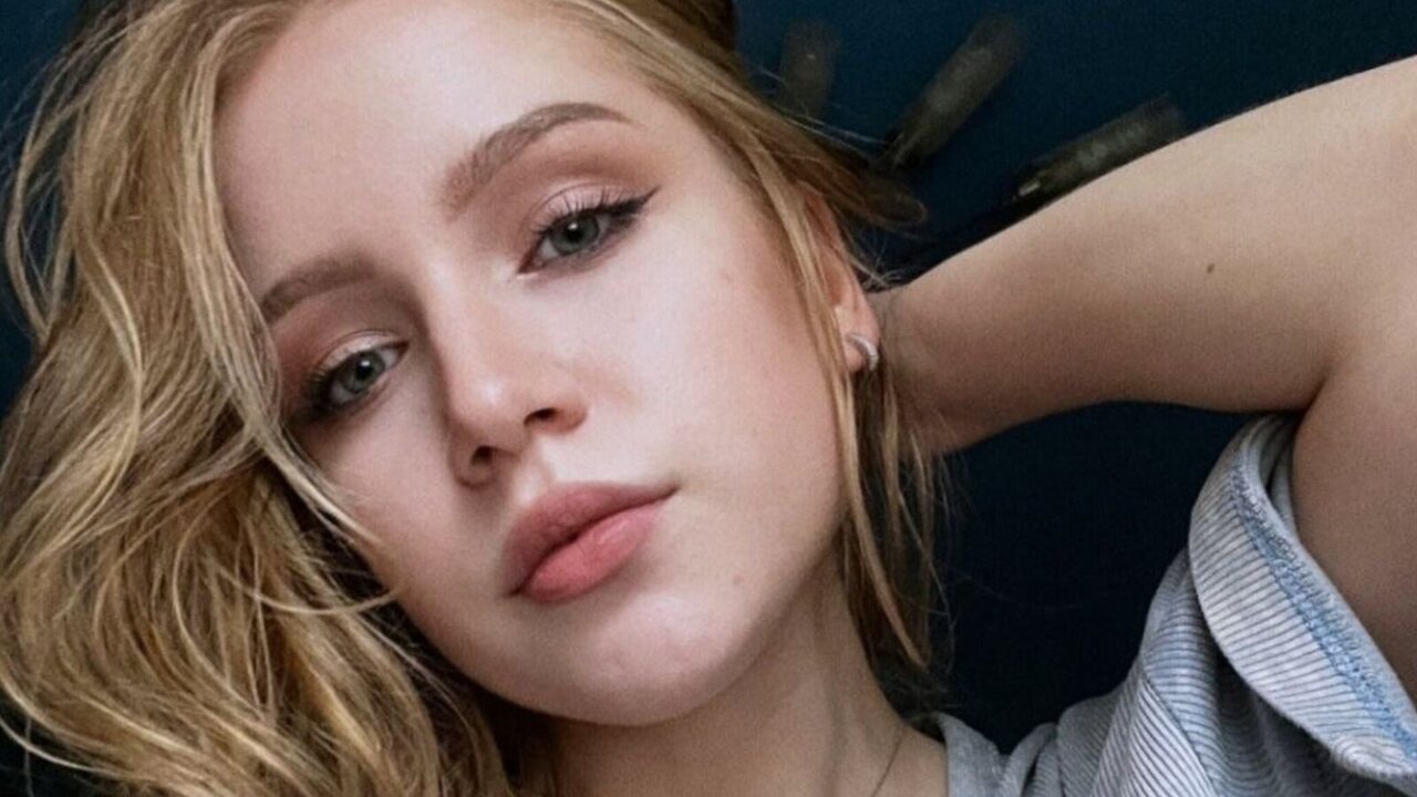 View AngleaBirenbaum Naked Private