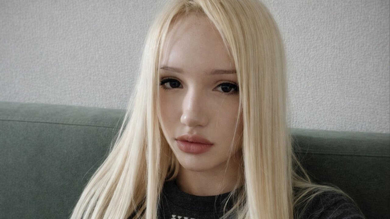View AriaBlanc Naked Private