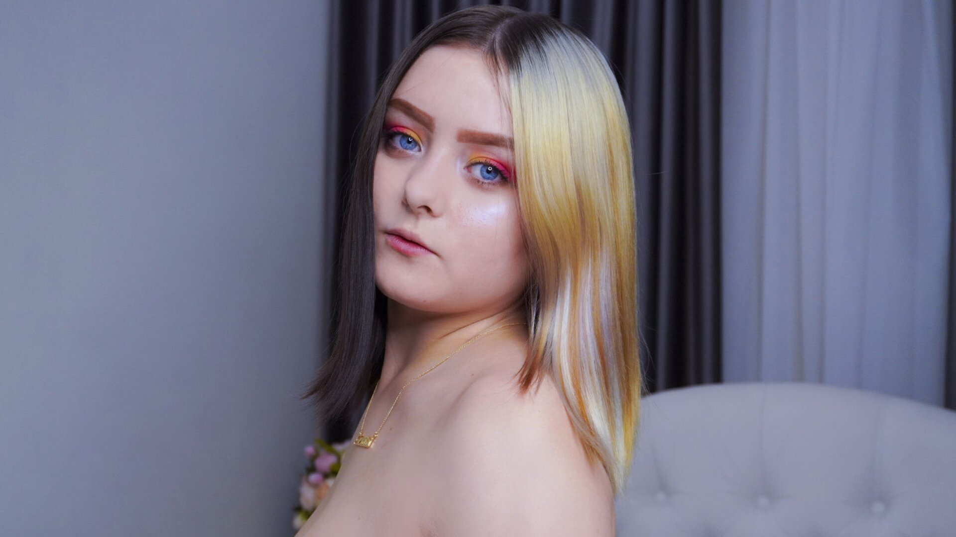 View EmilyStocks Naked Private