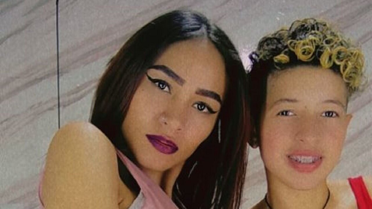 View KellyAndFelixx Naked Private