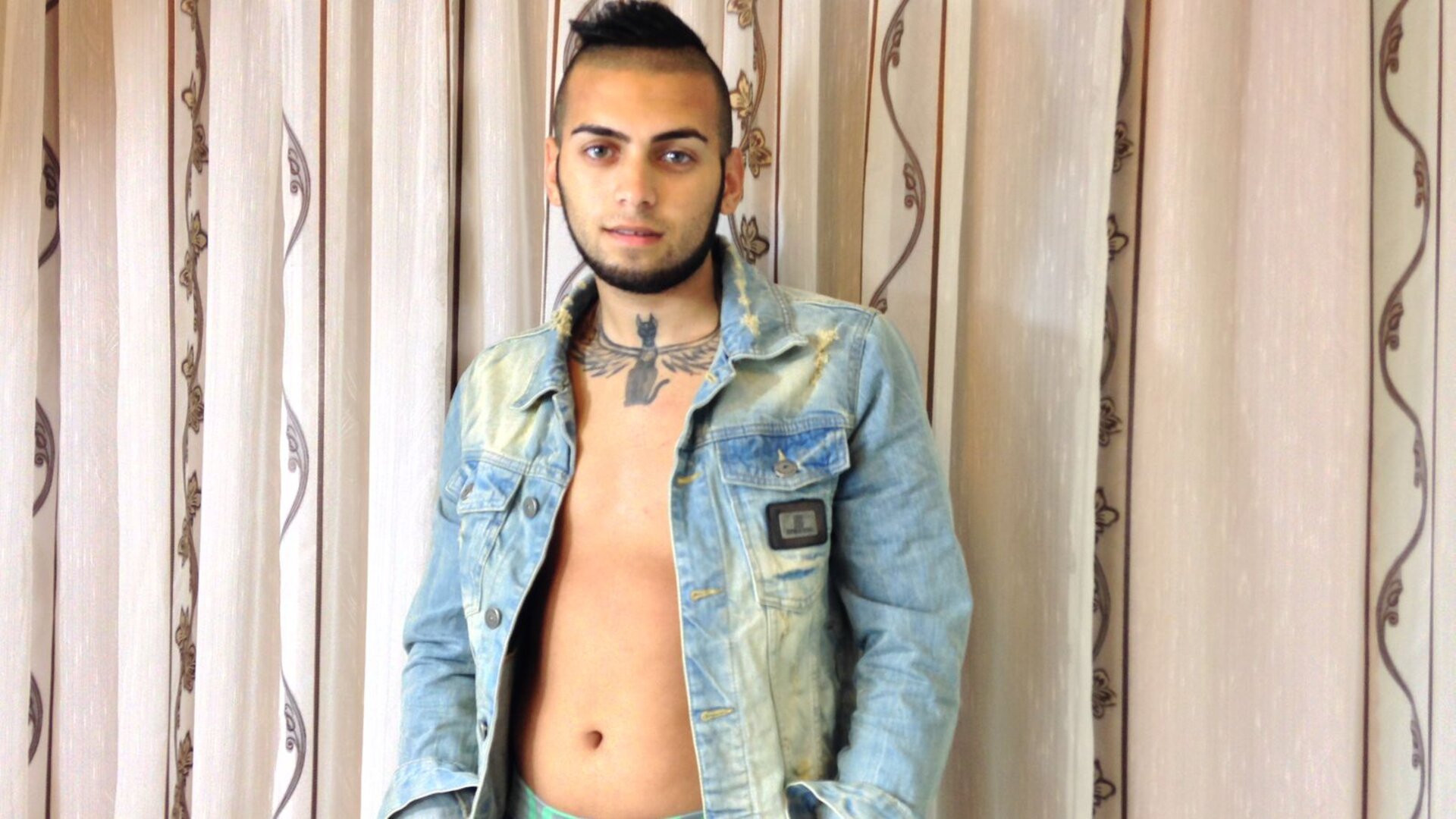 View KevinH Naked Private