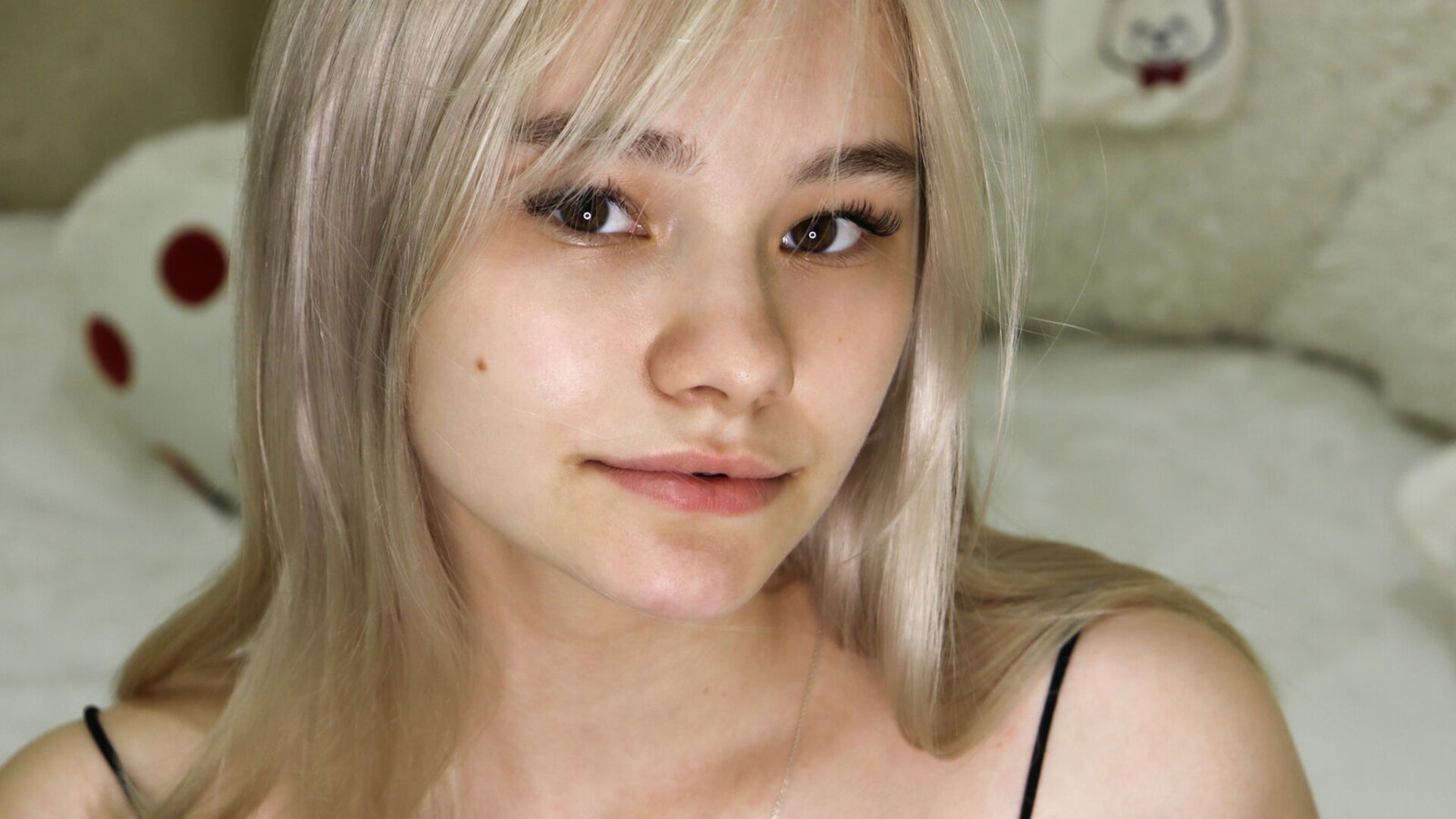 View LucyWelch Naked Private