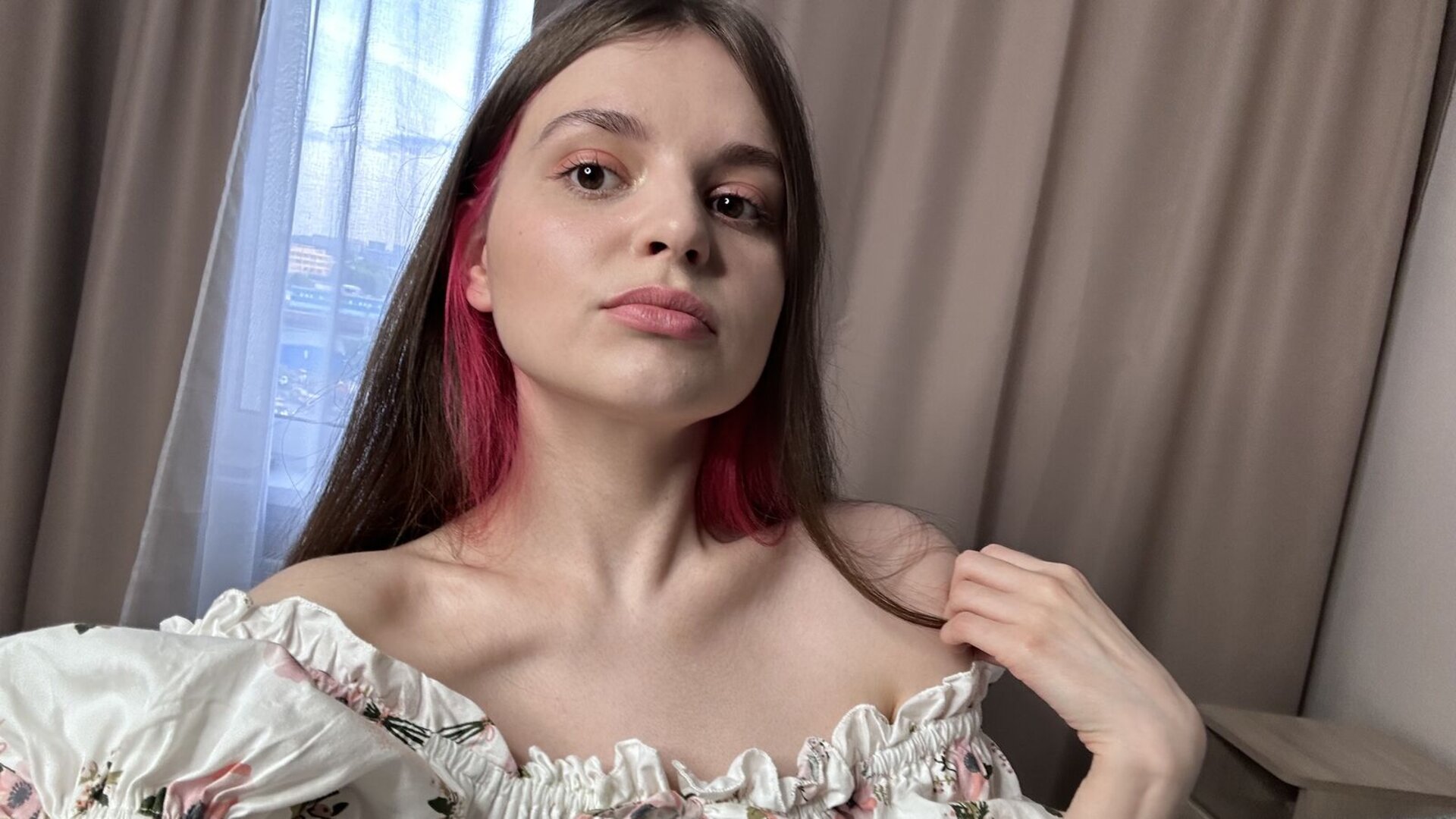 View lusterCassie Naked Private