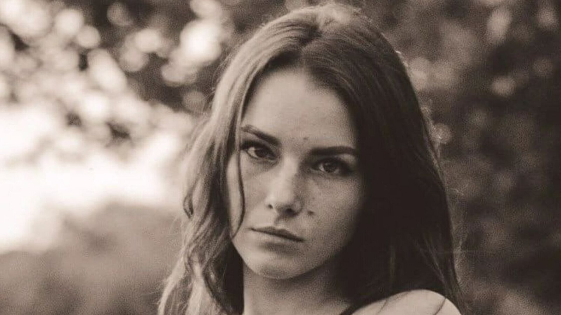 View MiaWelles Naked Private