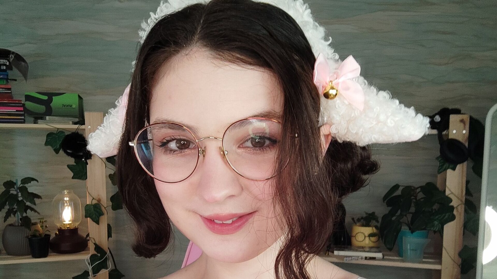 View MinaLynn Naked Private