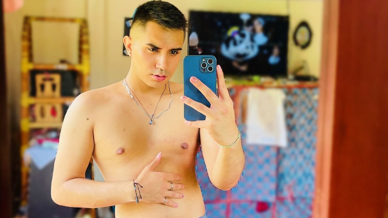 View NoahPiper Naked Private