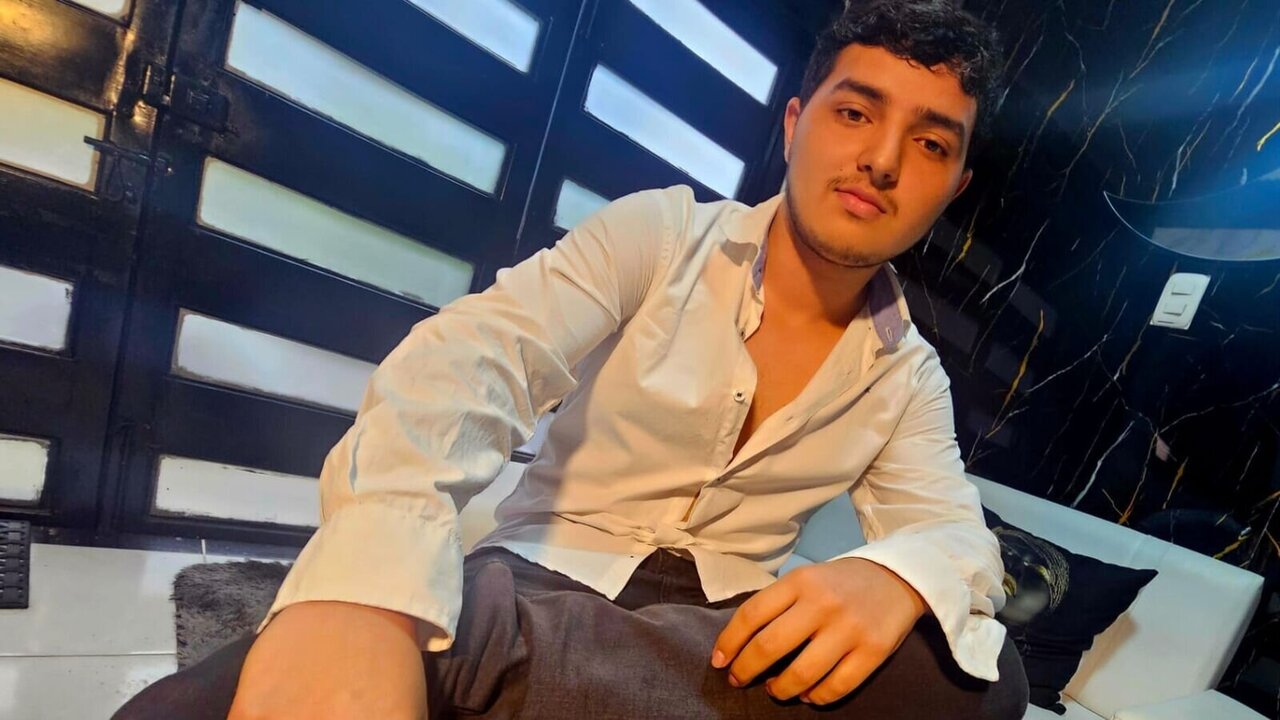 View OliverThonsonn Naked Private