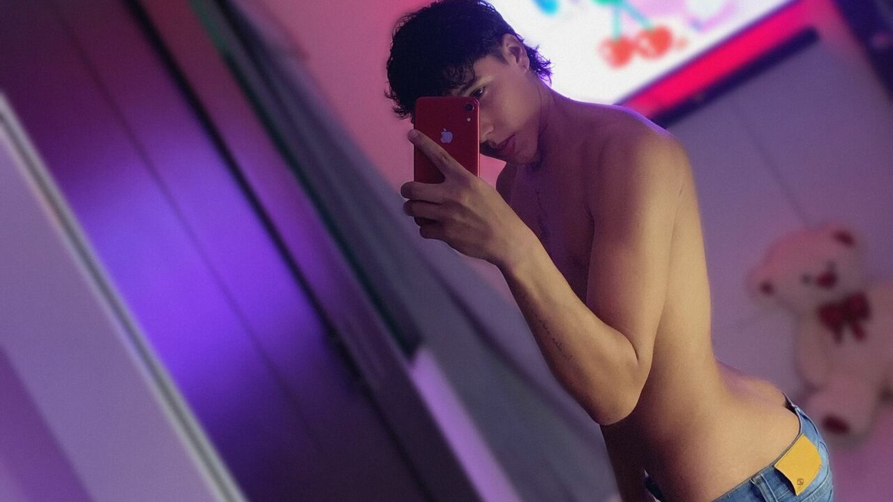 View PatrickPonce Naked Private