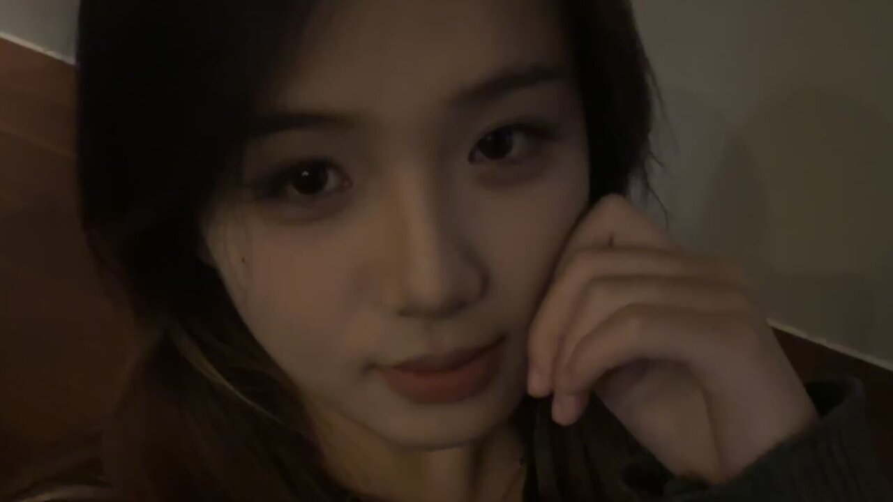 View QIQIlier Naked Private