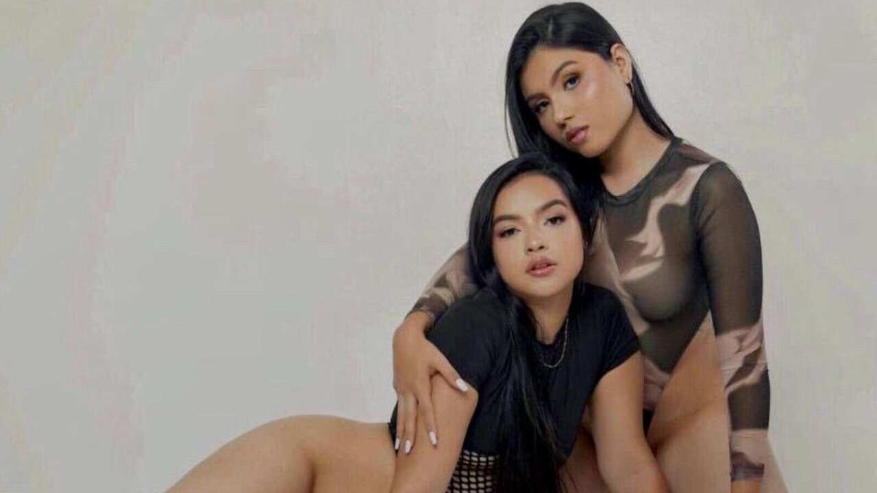 View ScarletAndNaomi Naked Private