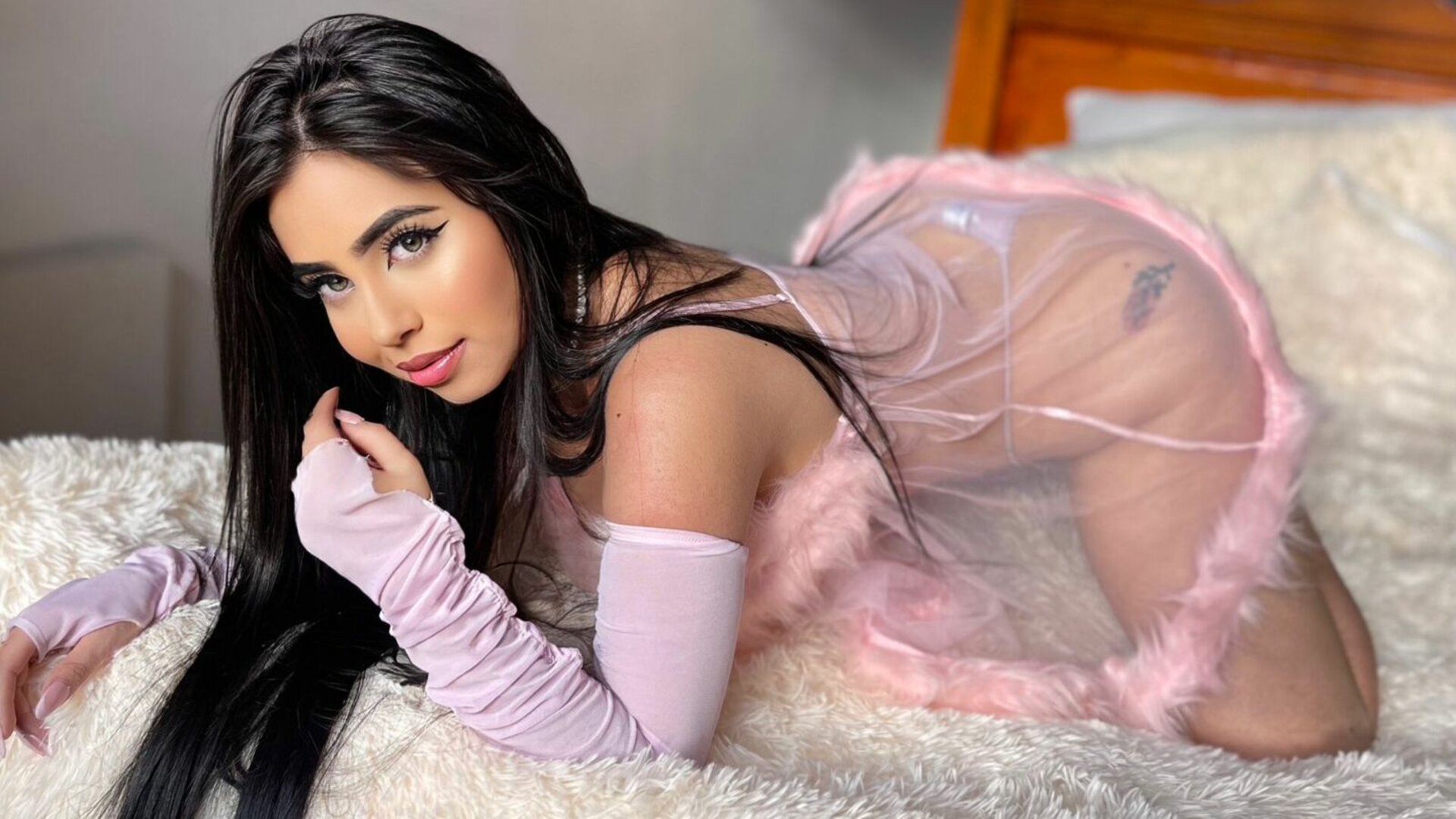 View VianaHall Naked Private