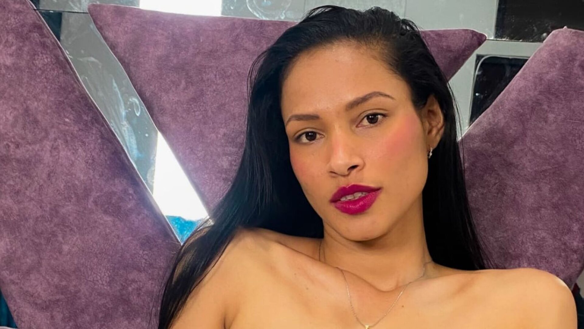 View ZuryJhons Naked Private
